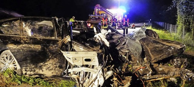 Autowrack auf der Autobahn  | Foto: Feuerwehr