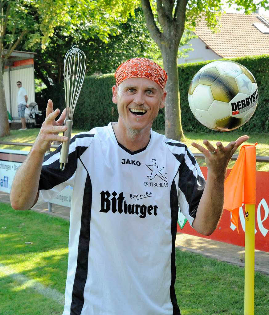 Mit Schneebesen und Fuball wei Fernsehkoch Ralf Zacherl gleichermaen gut zu jonglieren.