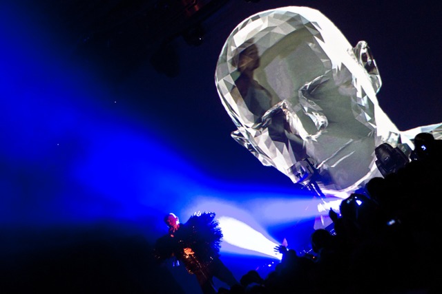 Neil Tennant von den Pet Shop Boys beim ZMF-Konzert in Freiburg.  | Foto: Janos Ruf