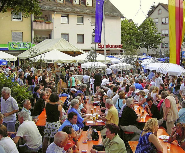 Ausgelassene Stimmung und geselliges Beisammensein beim Herdermer Hock  | Foto: Hans Sigmund