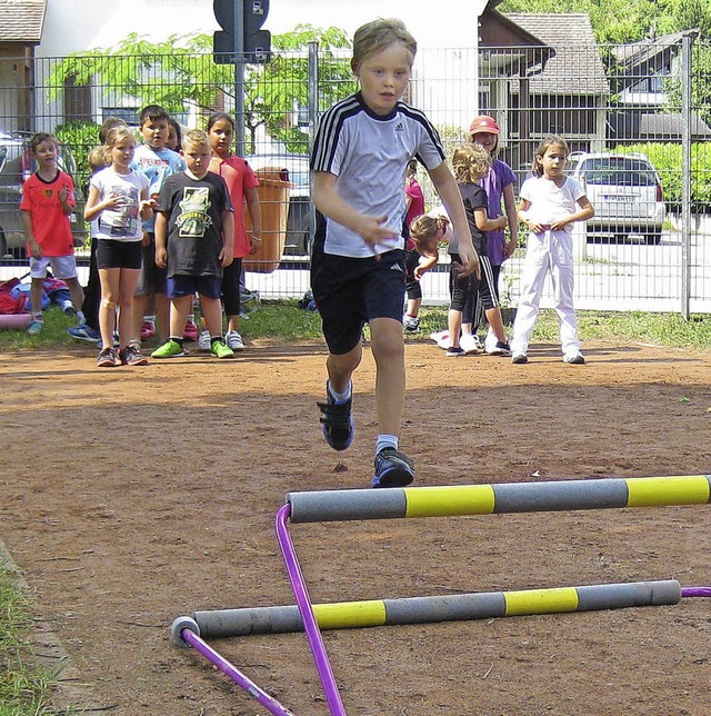 Ihre Fitness testen konnten die Endinger Grundschler beim Sportfest.   | Foto: Privat