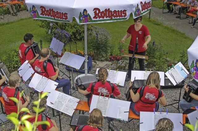 Vor dem Hsli spielt die Musik