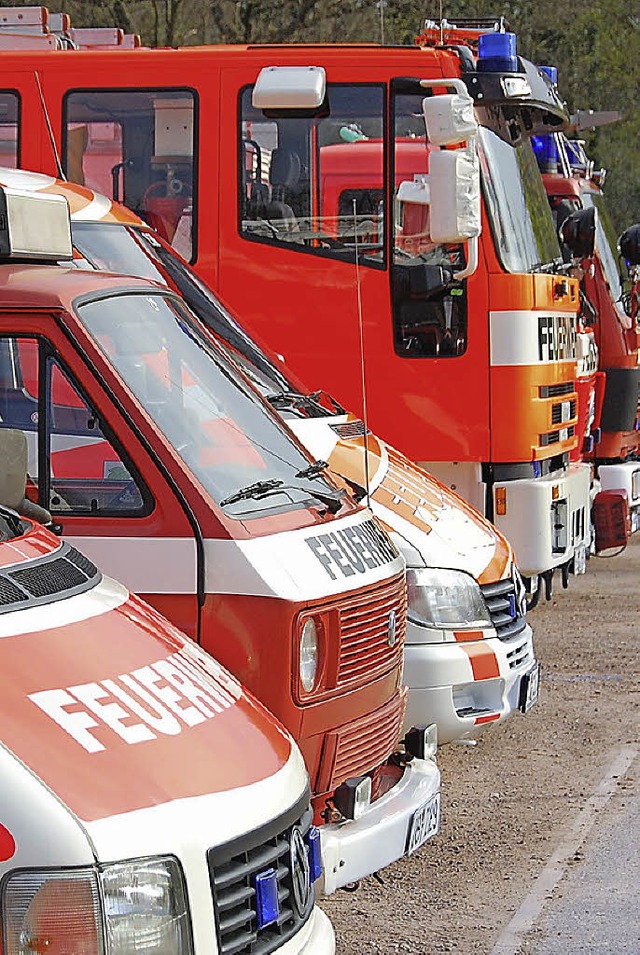 Fahrzeuge der Weiler Wehr auf dem Hof der Feuerwache   | Foto: Lauber