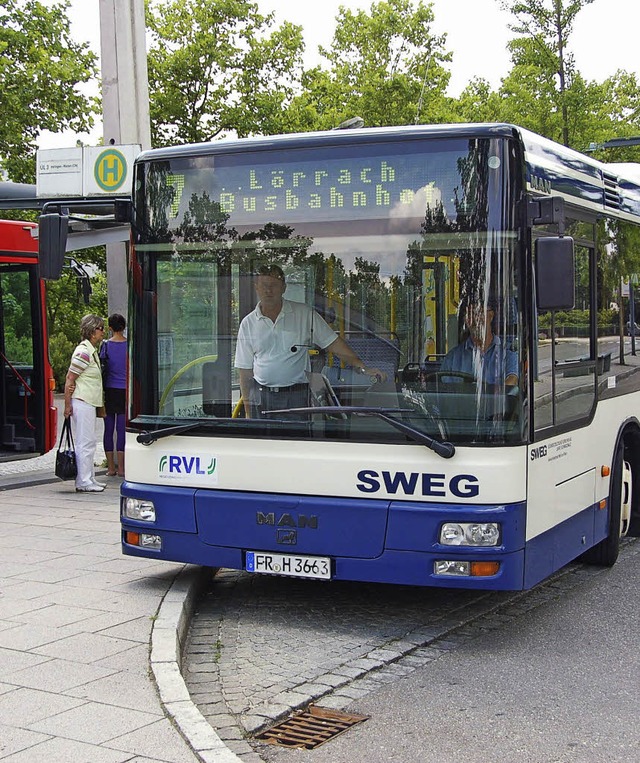 Ein RVL-Bus am Lrracher Busbahnhof.   | Foto: Michael Reich