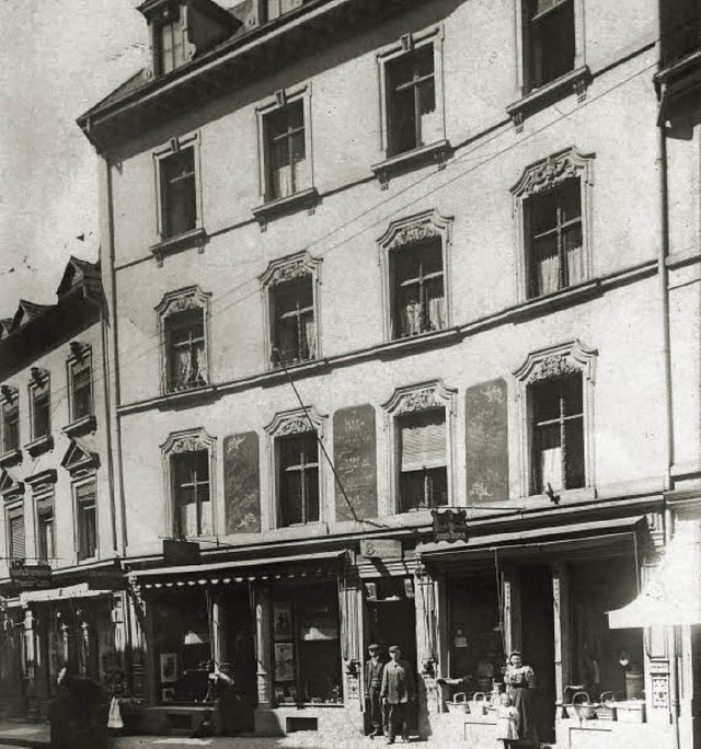 Das Haus Salzstrae 41 zu Beginn des 2...ngeschft der Firma Ernst Hild (links)  | Foto: archiv  gallo