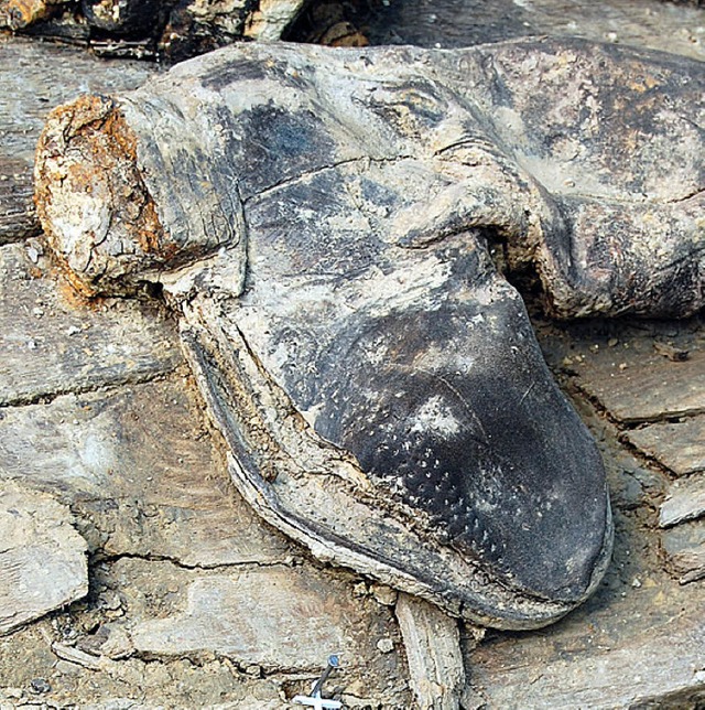 Der Schuh eines der im Kilianstollen gefundenen Soldaten.   | Foto: nckles