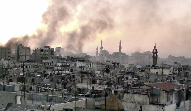 Die Kmpfe in Syrien gehen unverminder...dt Homs sind bereits vllig zerstrt.   | Foto: AFP