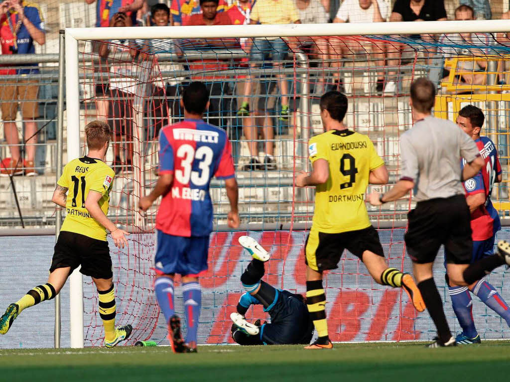 Marco Reus (links) schiet Dortmunds