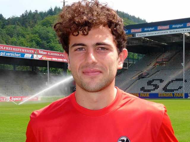 Alles klar: Admir Mehmedi gehrt ab sofort zum Profikader des SC Freiburg.  | Foto: SC Freiburg