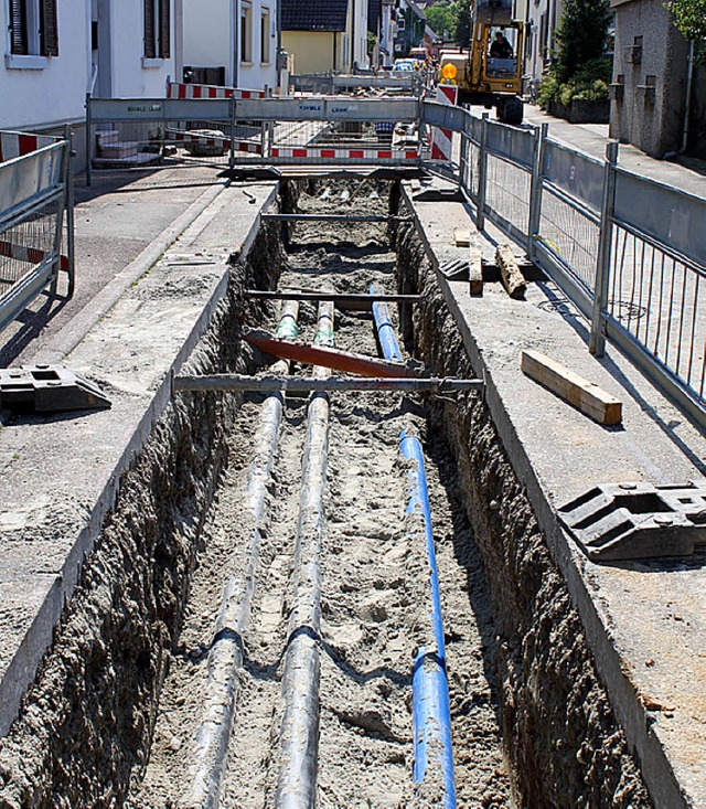 In der Hausener Strae in Ringsheim we...rnwrme- und Wasserleitungen verlegt.   | Foto: A. Mutz