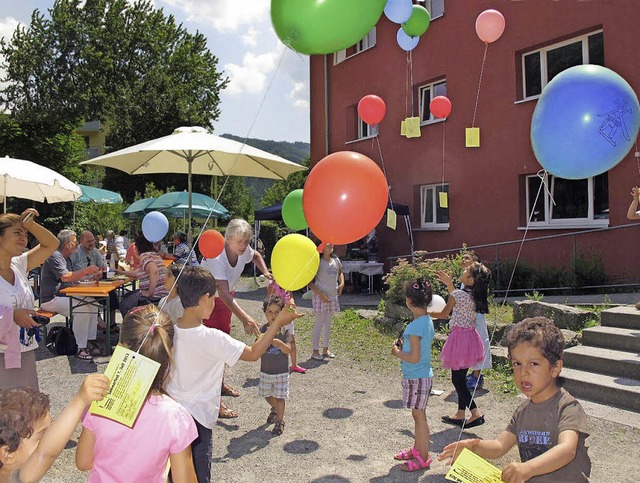 Der Frderverein des Roten Hauses vera...ommerfest einen Luftballonwettbewerb.   | Foto: ZVG