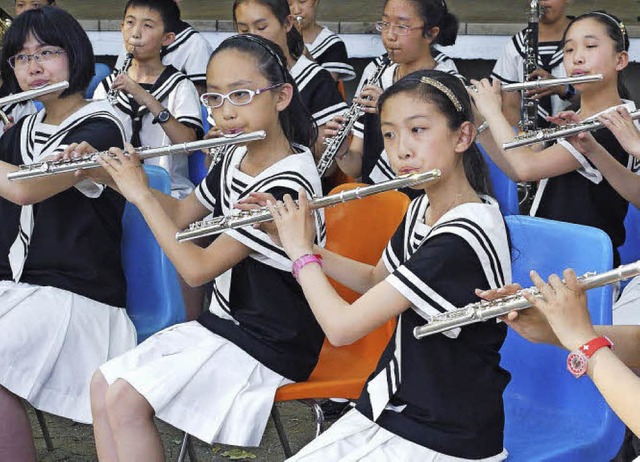 55 chinesische Kinder aus Qingdao musizierten in Waldkirch.   | Foto: Weiss