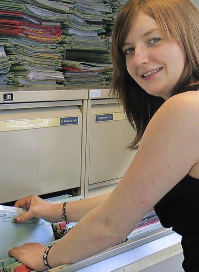 Marina Brmann bei der Arbeit in der Rechtsanwaltskanzlei   | Foto: Eva Weise