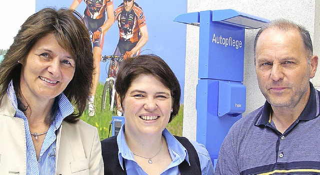 Bianca Limberger (Mitte) mit Katrin und Wolfgang Vollmer.   | Foto: Liane Schilling