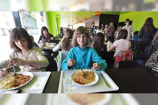 Im Keller zu essen, finden die Schler gar nicht toll