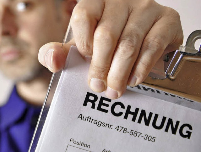 Aufs Kleingedruckte achten, sonst komm...auskunfts-Zentrale&#8220; auffordert.   | Foto: Fotolia