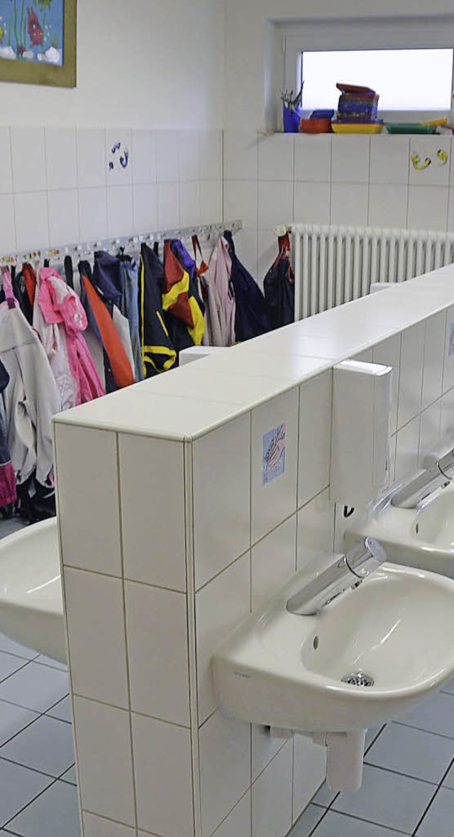 Garderobe im Waschraum: Der Kindergart...and. Nun sucht die Stadt nach Ersatz.   | Foto: Langelott