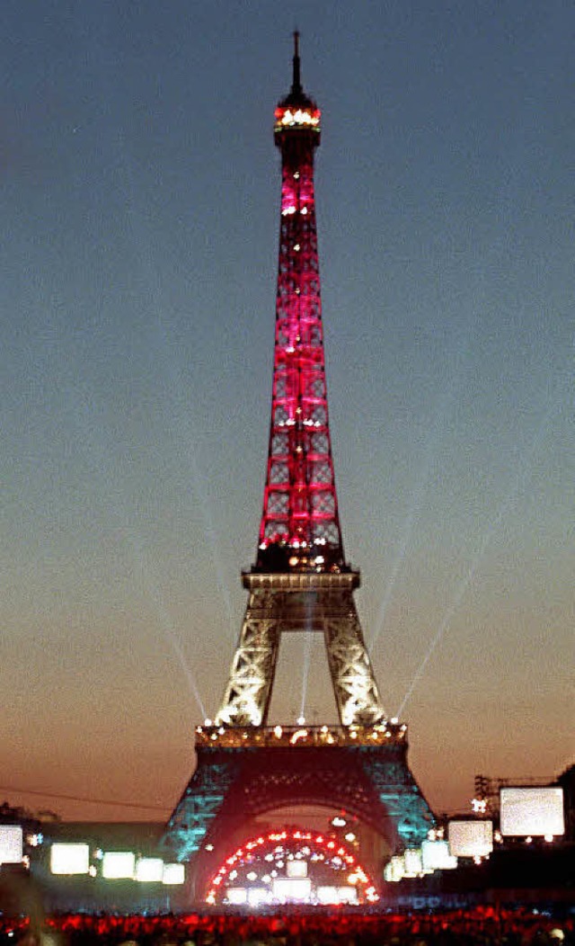 Der Eiffelturm in den franzsischen Farben   | Foto: AFP