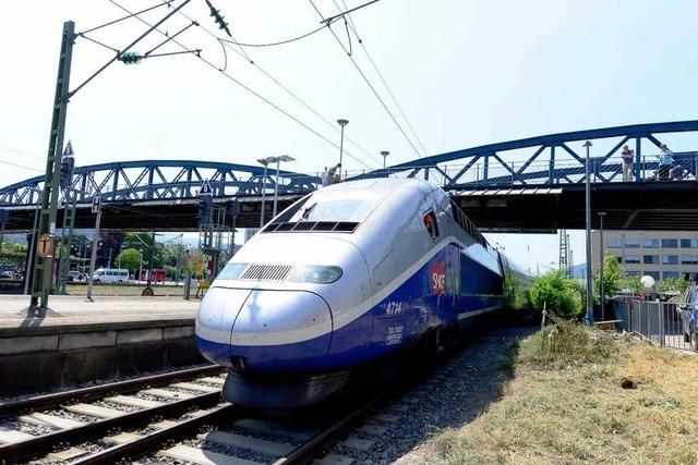 Fotos: Der TGV fhrt erstmals in Freiburg ein