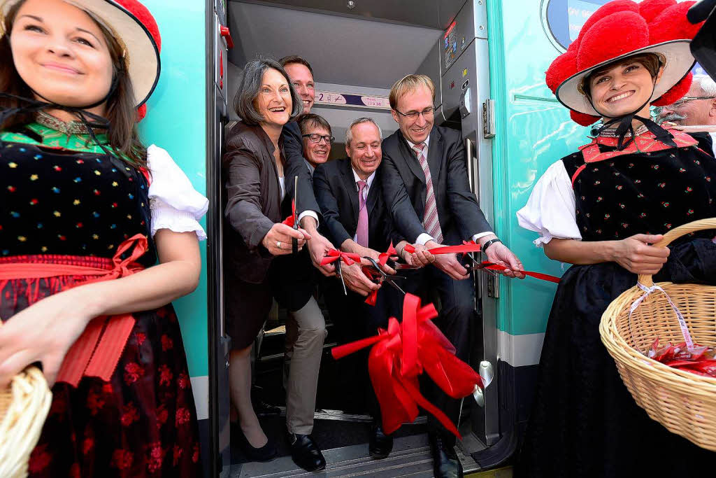 Der TGV fhrt von Mulhouse kommend erstmals in Freiburg ein.