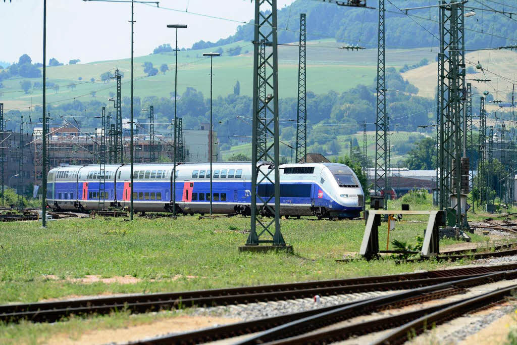 Der TGV fhrt von Mulhouse kommend erstmals in Freiburg ein.