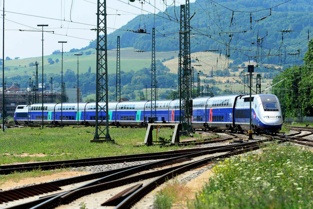 Der TGV fhrt von Mulhouse kommend erstmals in Freiburg ein.