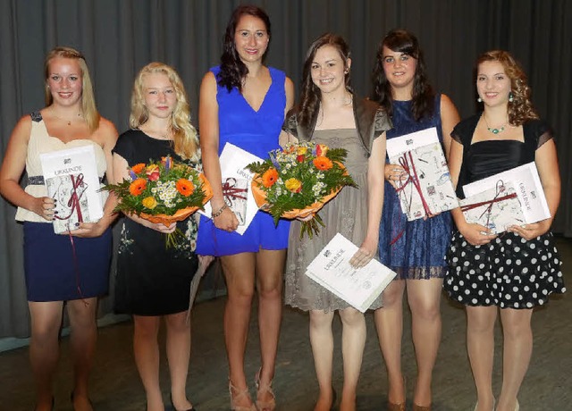 Diese sechs jungen Damen erreichten di...r Stefan-Zweig Realschule in Endingen.  | Foto: Christel Hlter-Hassler
