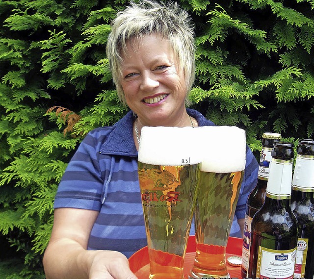 Sabine Schtz-Baumgartner, die Vorsitz...sschusses freut sich auf das Dorffest.  | Foto: Maja Tolsdorf