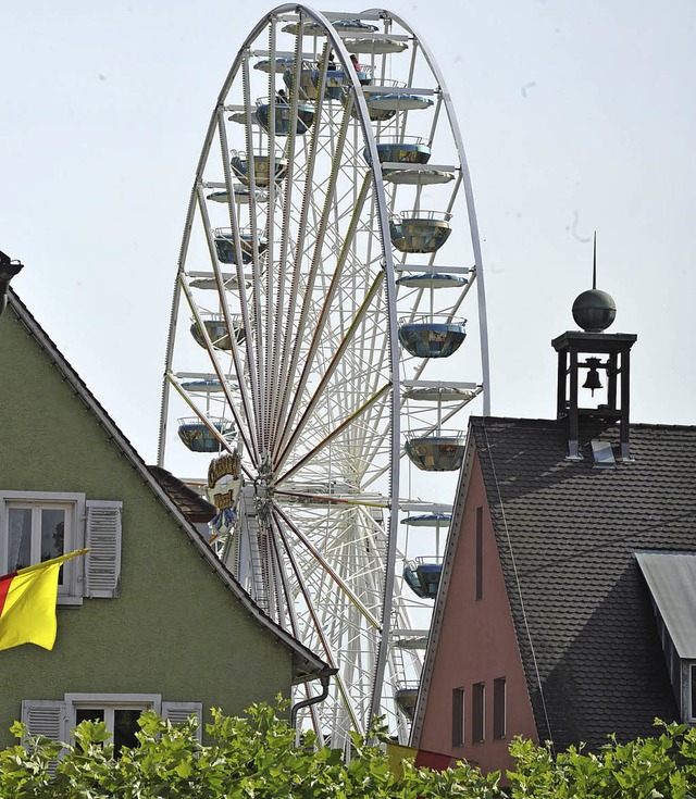 Den Weitblick gibt es vom Riesenrad au...er des Turnvereins, beim Fassanstich.   | Foto: Volker Mnch