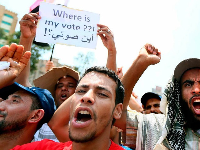&#8222;Wo ist meine Stimme?&#8220;, fragen diese  Demonstranten in Kairo.  | Foto: AFP