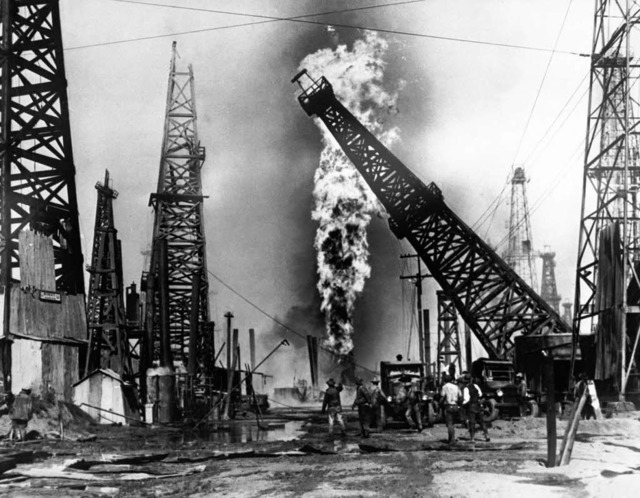 Brennendes kalifornisches lfeld im Jahr 1928   | Foto: ullstein