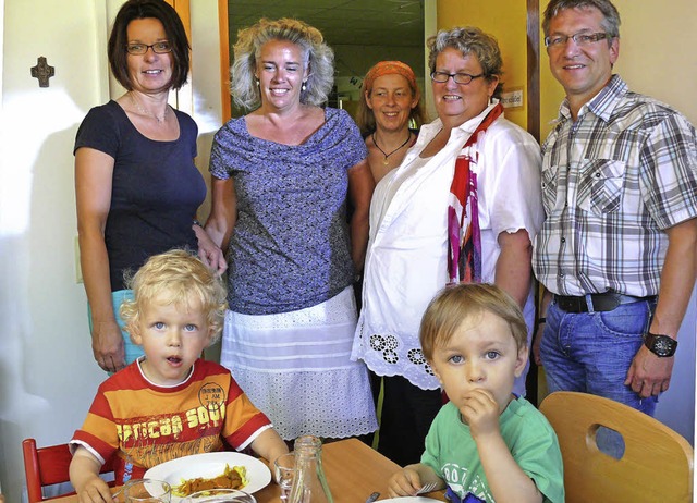 Marianne Kohls, Silke Isele, die Kinde...as neue Angebot zum Wohle der Kinder.   | Foto: Ute Aschendorf