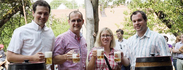 Letztlich floss das Bier aber auch in ...meister Ulrich Krieger aus Laufenburg.  | Foto: Birgit Rde