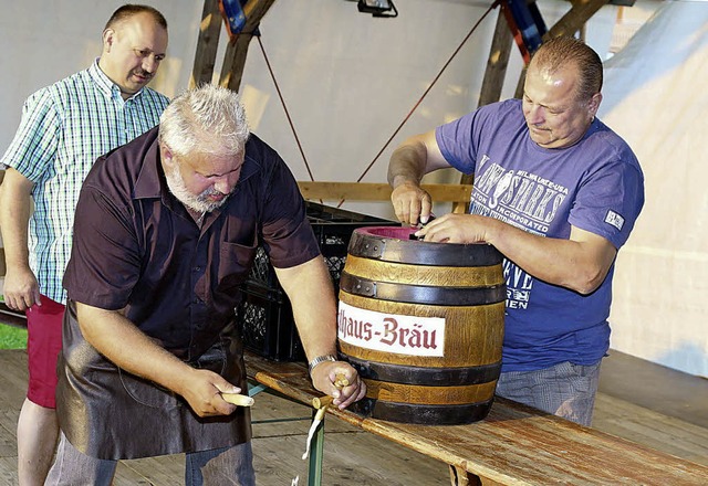 Hans-Jrg Meier ffnete ohne Klppel Fass und Fest.   | Foto: hans-jrgen hege