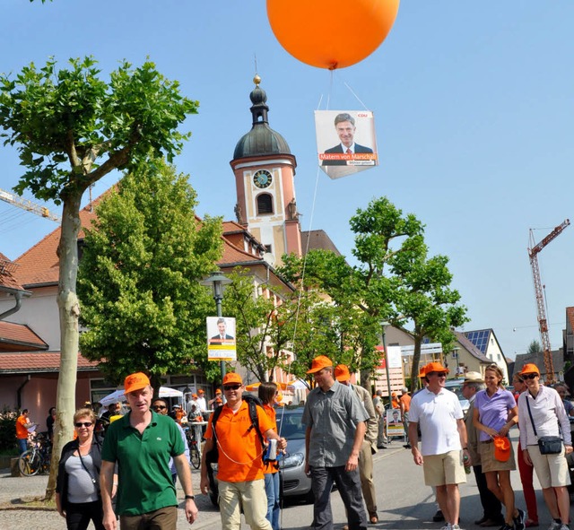 Auf geht&#8217;s: Matern Marschall von... auf, immer mit dem orangenen Ballon.   | Foto: julius steckmeister