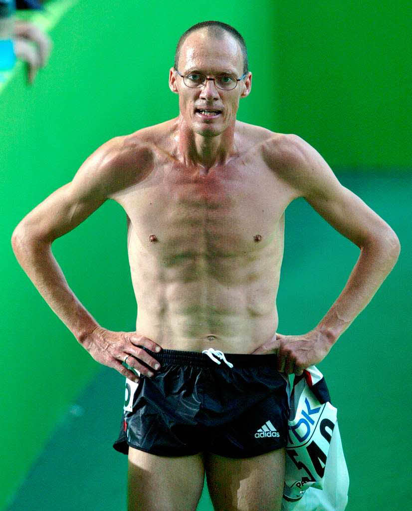 Dieter Baumann, 5000-m-Olympiasieger von 1992, wird positiv auf Nandrolon getestet. Der Weltverband IAAF sperrte Baumann fr zwei Jahre, obwohl der Wirkstoff auch in seiner Zahnpasta-Tube nachgewiesen werden konnte.
