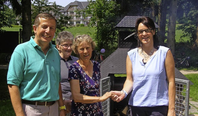 Die Inbetriebnahme des ffentlichen Gr...der, Claudia Seeringer und  Petra Br.  | Foto: Liane Schilling