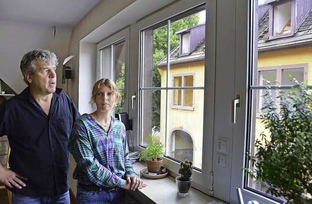 Ulf Lamad und Nanette Zimmermann konn...er hohen Neubau wehren sie sich aber.   | Foto: Babeck-Reinsch