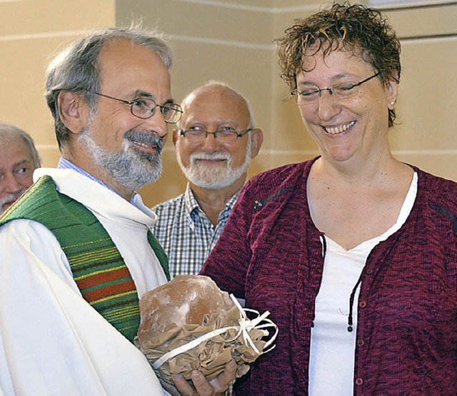 Pfarrer Matthias Ibach mit der Gemeindereferentin Helga Bing.   | Foto: Nikolaus Trenz