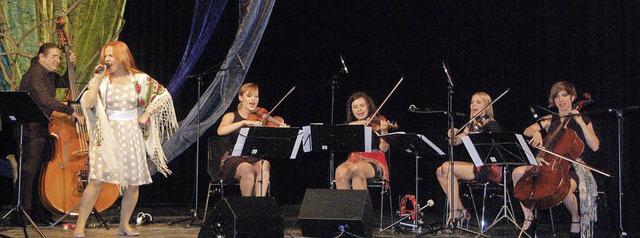 Aus dem Jazztrio Bozena Zalewska wurde...nes Streichquartetts ein Jazzseptett.   | Foto: Helena Kiefer/Roman KIener