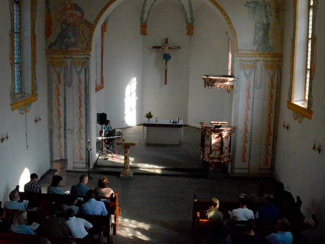 Vor dem Beginn des letzten Gottesdienstes sind noch alle Sachen auf ihrem Platz.  | Foto: Sebastian Barthmes