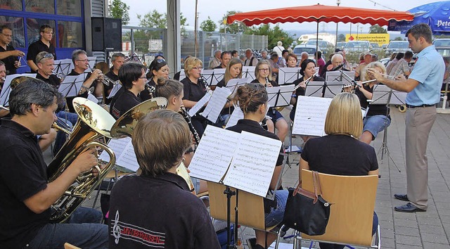 Der Musikverein Oberhausen unter der L...ungenes Open Air der Blasmusik freuen.  | Foto: Jrg Schimanski