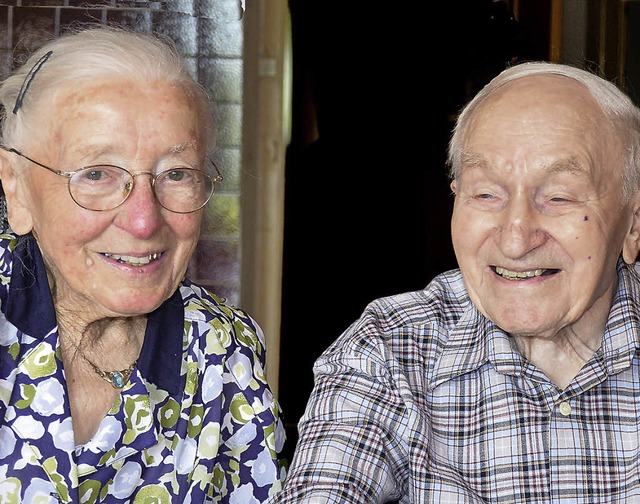 Hilda und Otto Brklin aus Freiamt fei...h das seltene Fest der Gnadenhochzeit.  | Foto: Jrgen Schneider