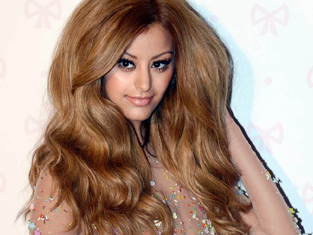 Zahia Dehar Ribérys Callgirl macht Karriere als Designerin Panorama