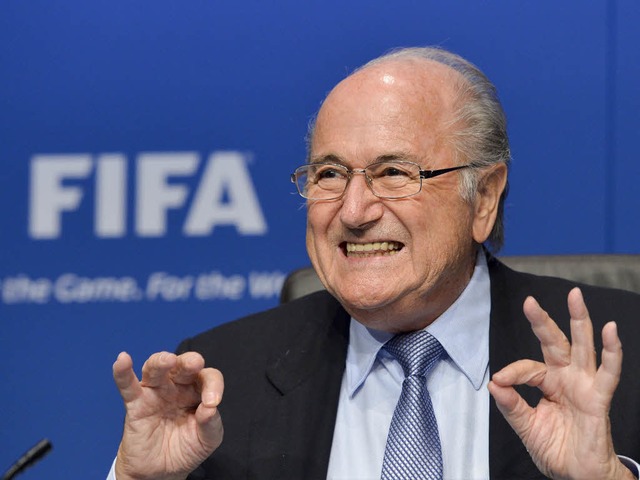Rolle rckwrts von Fifa-Prsident Joseph S. Blatter  | Foto: AFP