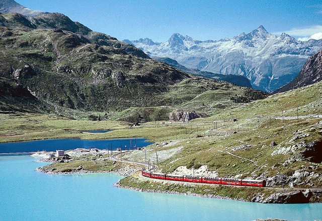 In den Alpen unterwegs: der Bernina-Ex...nco und Lago Nero auf dem Bernina-Pass  | Foto: Rhtische Bahn, photocase.de/Xeixs