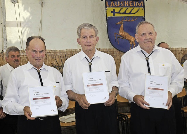 Fr 60 Jahre aktives Singen im Mnnerg...m Deutschen Chorverband ausgezeichnet.  | Foto: Dietmar Noeske