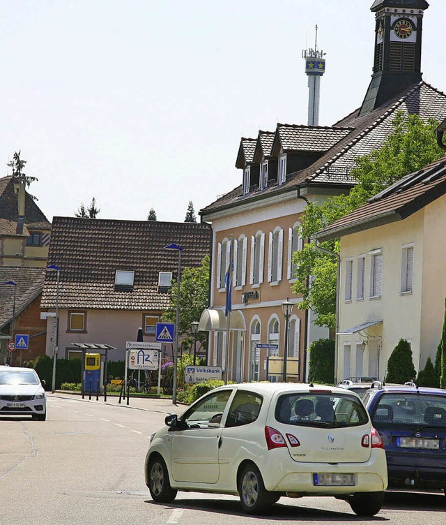 Parken in der  Karl-Friedrich-Strae i...t bleibt weiter Thema in der Gemeinde.  | Foto: Sandra Decoux-Kone