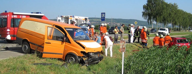 Bei dem Unfall am Dienstagabend  wurde...tellenschild wurden  noch umgefahren.   | Foto: Matthias Brndlin