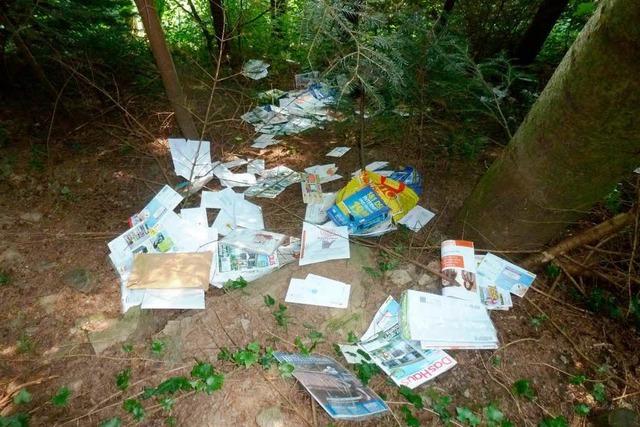 Spaziergnger findet bei Unterharmersbach 580 Post-Sendungen im Wald